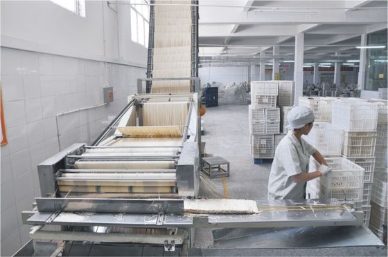 Κίνα Ο νεώτερος τύπος και κτύπησε τη lnstant γραμμή παραγωγής νουντλς αλευριού σίτου γούστου προμηθευτής